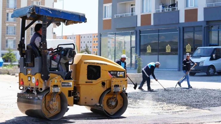 Battalgazi Belediyesi’nden Çamurlu Ve Bulgurlu Mahallelerine Asfalt Hizmeti