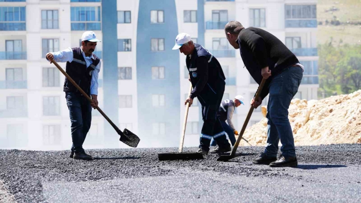 Battalgazi Belediyesi’nden Çamurlu Ve Bulgurlu Mahallelerine Asfalt Hizmeti