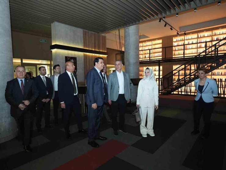 Hacıosmanoğlu’dan D.t. Şehitkamil Sahnesi’ne Tam Not