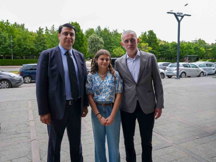 Hacıosmanoğlu’dan D.t. Şehitkamil Sahnesi’ne Tam Not