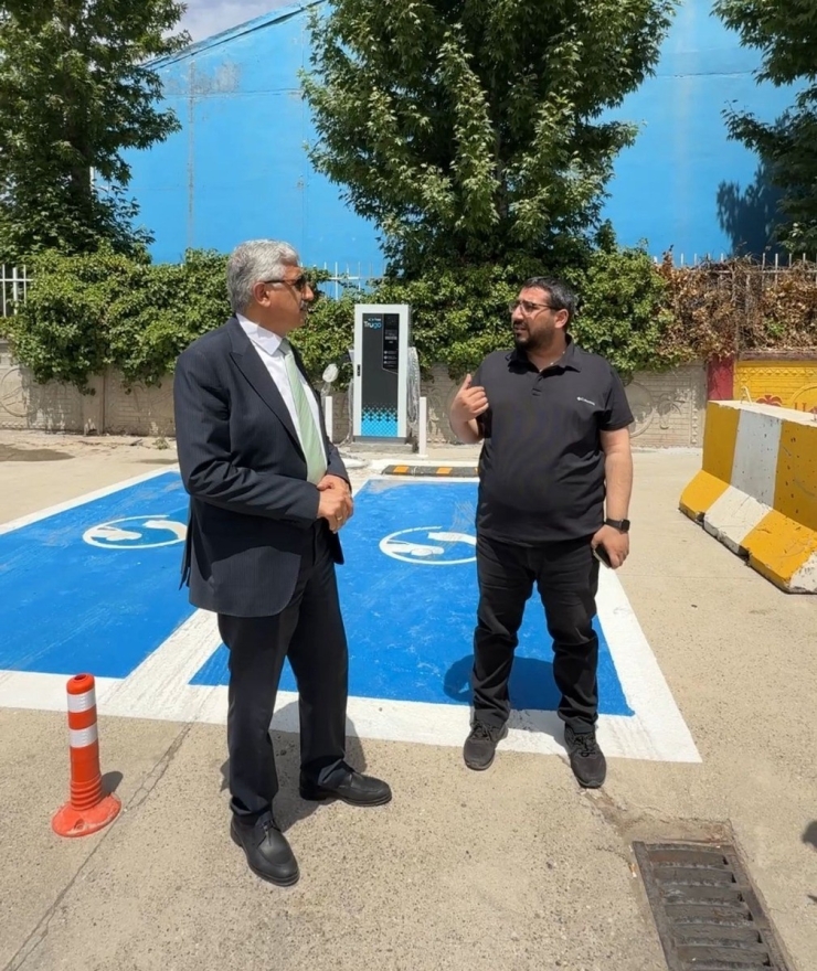 Kahta Belediyesi İlk Akıllı Şarj İstasyonunu Kurdu