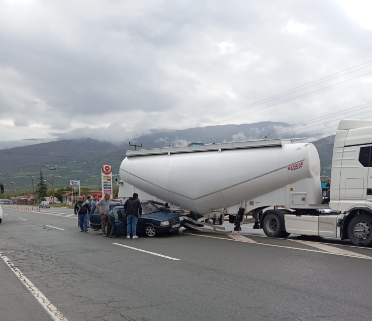 Malatya’da Silobas İle Otomobil Çarpıştı: 1 Yaralı