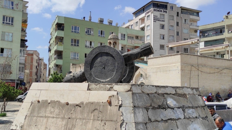 Topçu Meydanı’nın Simgesi 12’ler Anıtı Yenileniyor