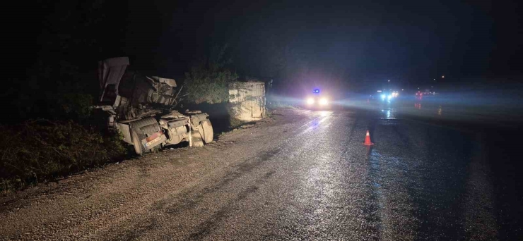 Adıyaman-malatya Karayolunda Tek Taraflı Trafik Kazası: 1 Yaralı