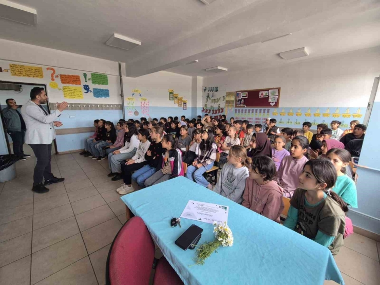 Dicle’de Ortaokul Öğrencileriyle Bilim Söyleşisi Gerçekleştirildi