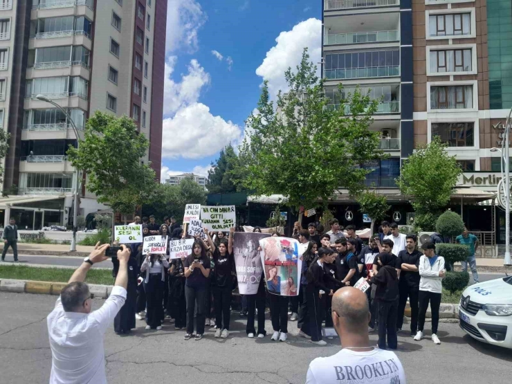 Diyarbakır’da Lise Öğrencisini Hayattan Koparan Kaza Güvenlik Kamerasına Böyle Yansıdı