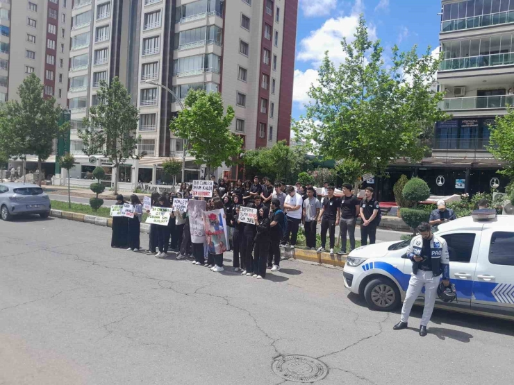 Diyarbakır’da Lise Öğrencisini Hayattan Koparan Kaza Güvenlik Kamerasına Böyle Yansıdı