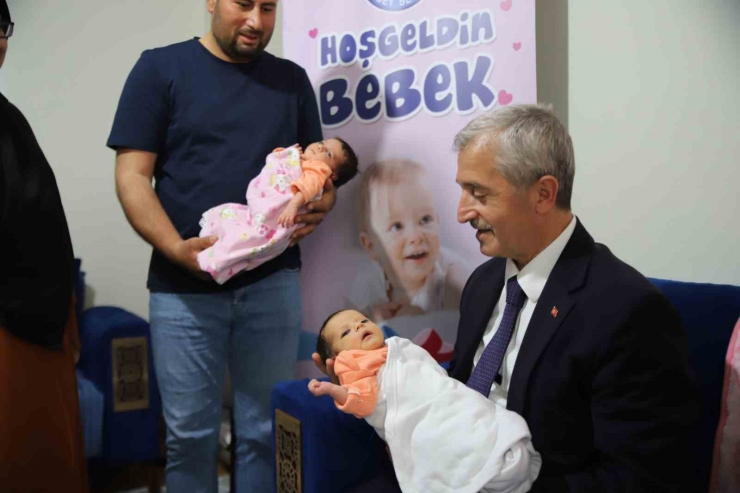 Şahinbey Belediyesi’nden İkiz Bebek Sahibi Aileye Destek