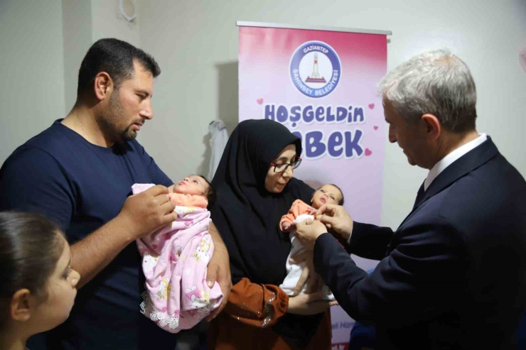 Şahinbey Belediyesi’nden İkiz Bebek Sahibi Aileye Destek