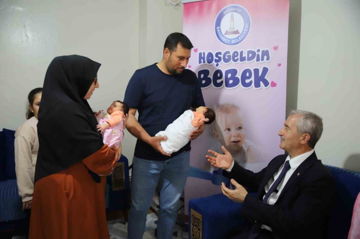 Şahinbey Belediyesi’nden İkiz Bebek Sahibi Aileye Destek