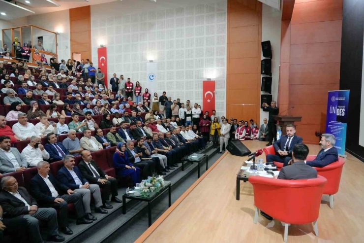 "kürsülerden Sıralara Uzanan Bilgi Ve Tecrübe Paylaşımı" Söyleşisi Gerçekleştirildi