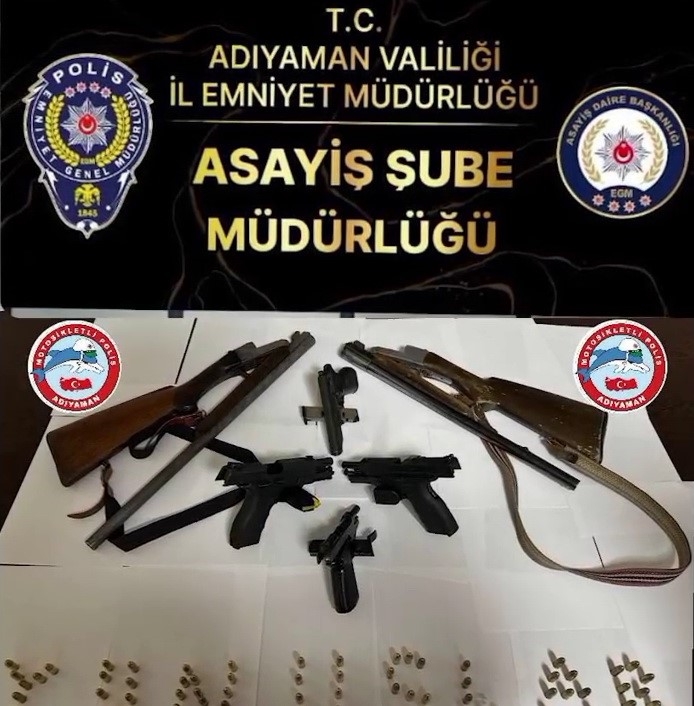 Asayiş Uygulamasında Ruhsatsız 4 Tabanca Ele Geçirildi