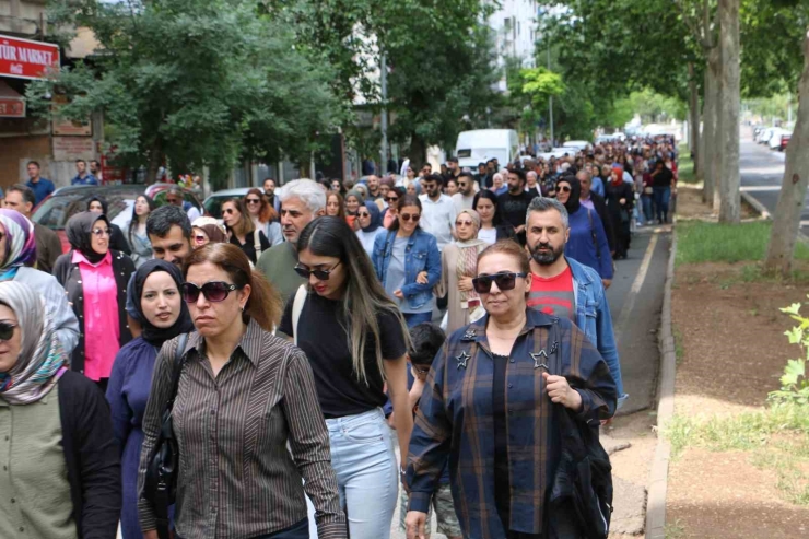 Diyarbakır’da ’uluslararası Aile Günü’nde Kortej Yürüyüşü Gerçekleştirildi