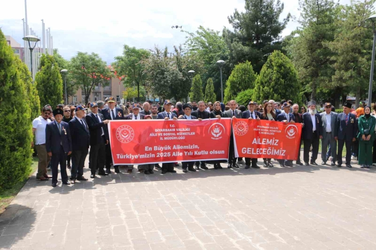 Diyarbakır’da ’uluslararası Aile Günü’nde Kortej Yürüyüşü Gerçekleştirildi