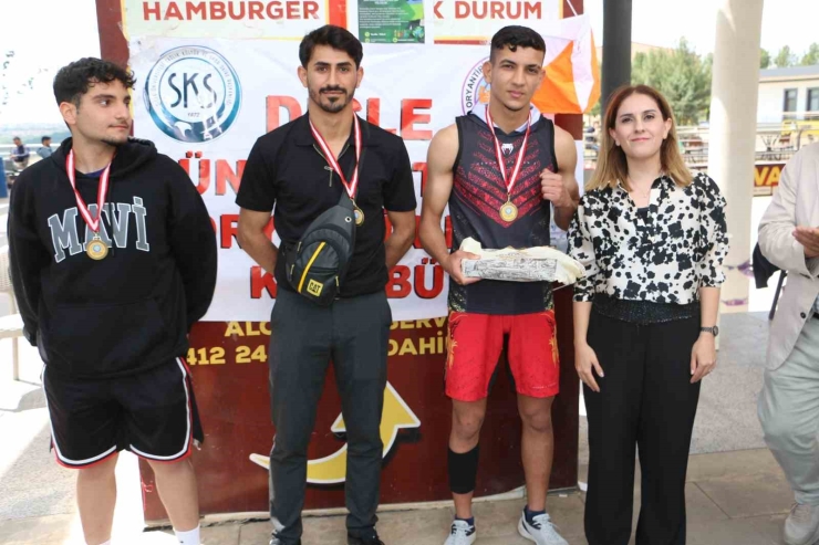 Oryantiring Yarışmasına Katılanlara Tatlı İkram Edildi
