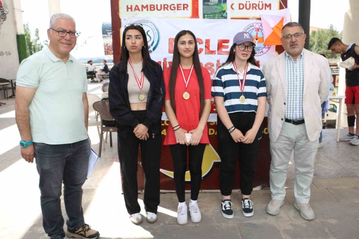 Oryantiring Yarışmasına Katılanlara Tatlı İkram Edildi