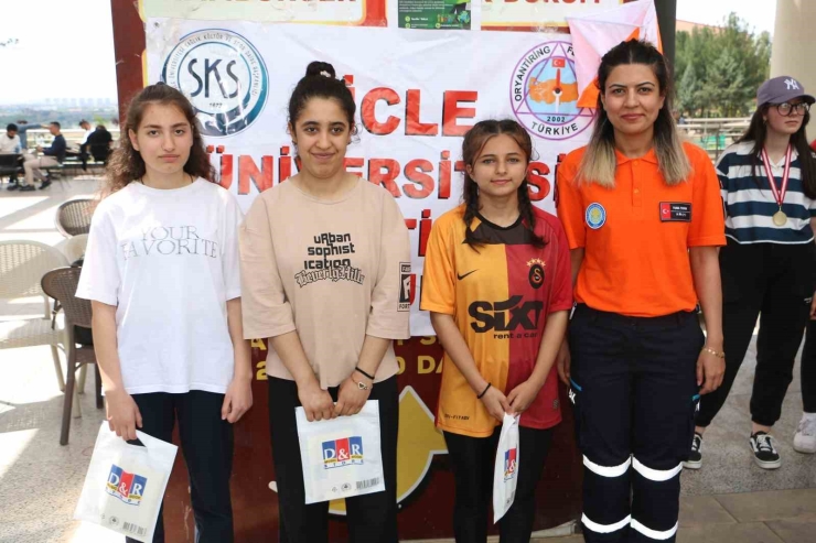 Oryantiring Yarışmasına Katılanlara Tatlı İkram Edildi