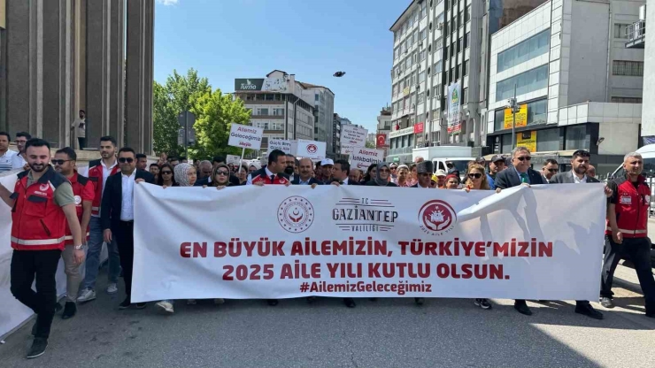 Gaziantep’te ’aile Yılı’ Kapsamında Kortej Yürüyüşü Düzenlendi