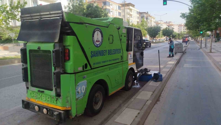 Şahinbey Belediyesi Temizlik Ekipleri 7/24 Görev Başında