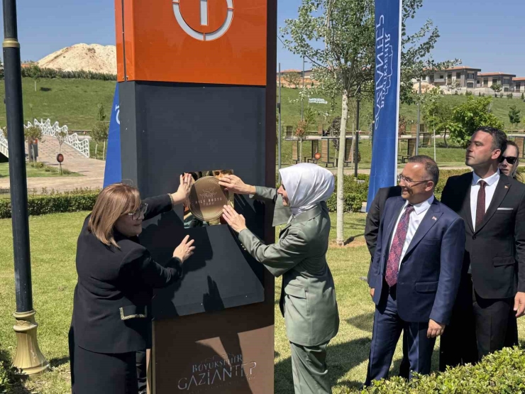 Bakan Göktaş’tan Türkiye’nin İlk Hem Erişilebilir Hem De Aile Dostu Ünvanını Taşıyan Parkına Belge