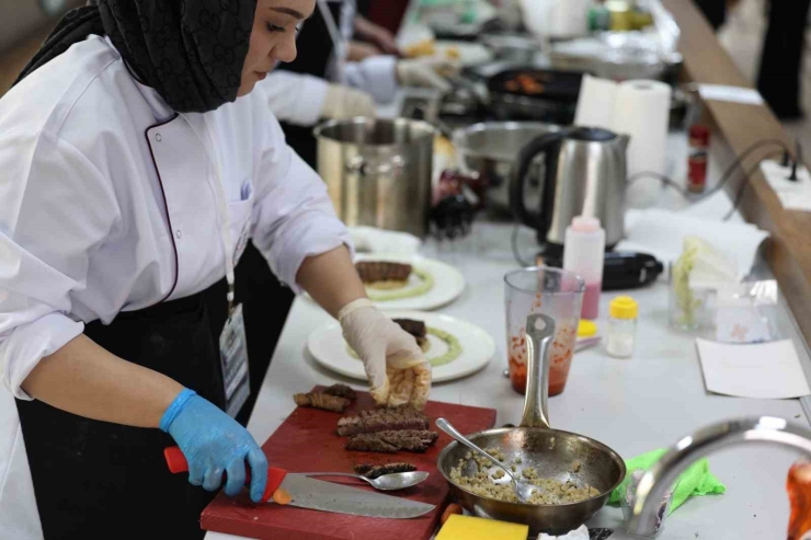Gastronomi Öğrencileri Lezzet Yarışında Hünerlerini Sergiledi