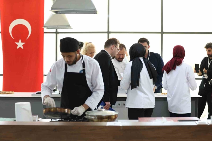 Gastronomi Öğrencileri Lezzet Yarışında Hünerlerini Sergiledi