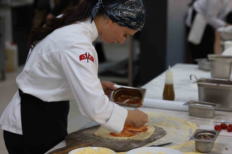 Gastronomi Öğrencileri Lezzet Yarışında Hünerlerini Sergiledi