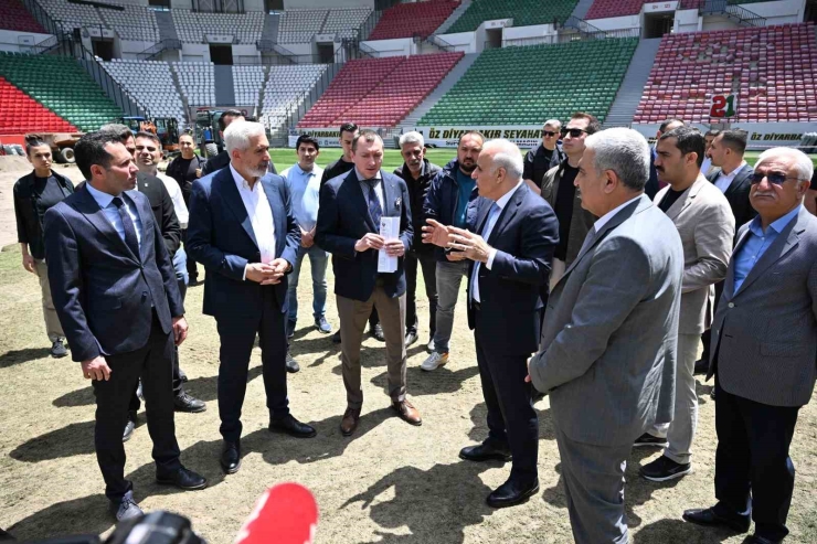 Vali Zorluoğlu, Diyarbakır Atatürk Stadyumundaki Çalışmaları Yerinde İnceledi