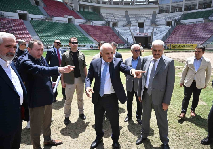 Vali Zorluoğlu, Diyarbakır Atatürk Stadyumundaki Çalışmaları Yerinde İnceledi