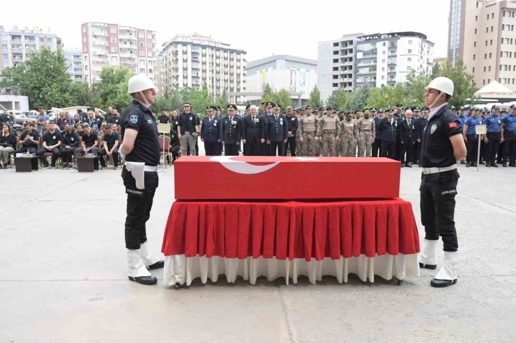 Diyarbakır’da Hayatını Kaybeden Emniyet Müdürü Memleketine Uğurlandı