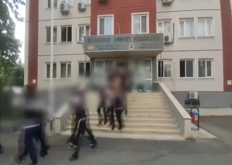 Suç Örgütüne Yönelik Diyarbakır Merkezli Düzenlenen Operasyonda 19 Şüpheli Tutuklandı