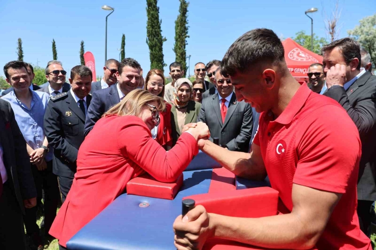 Şahin’in Bileği Bükülmedi