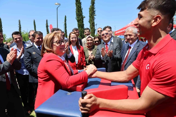 Şahin’in Bileği Bükülmedi