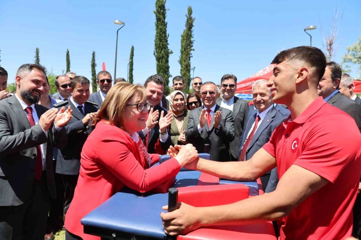 Şahin’in Bileği Bükülmedi