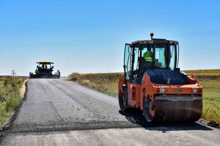 Diyarbakır’da 6 Mahallenin Grup Yolunda Asfalt Çalışması Başlatıldı