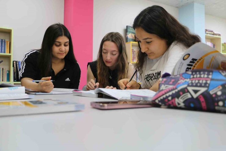 Diyarbakır’da "türkiye Yüzyılında Kızlar Okuyor" Projesi