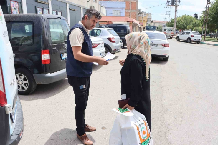 Bayram Öncesi Bin Yetim Çocuğa Kıyafet Desteği