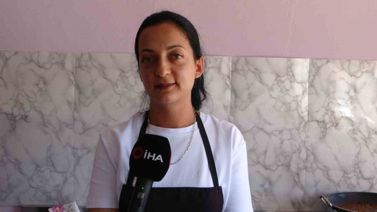Malatya’nın Tek Kadın Tantuni Ustası Azmiyle Takdir Topluyor