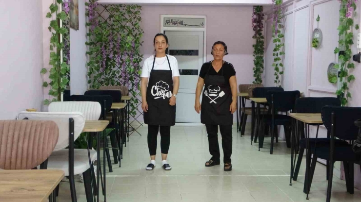 Malatya’nın Tek Kadın Tantuni Ustası Azmiyle Takdir Topluyor