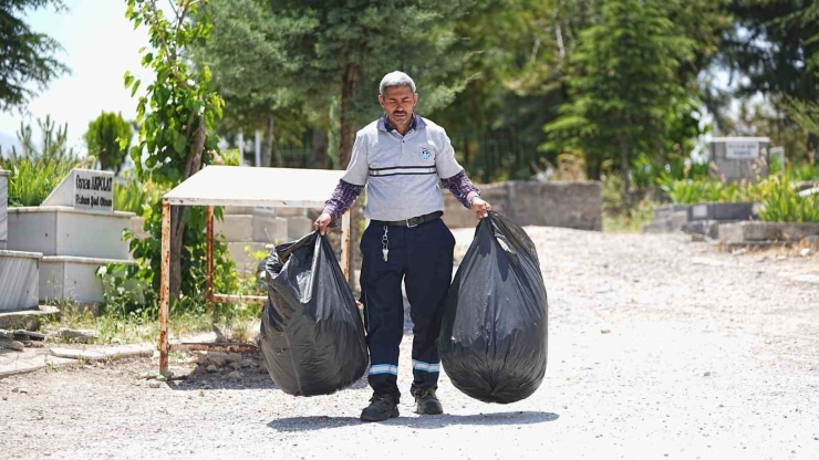 Battalgazi Belediyesi’nden Mezarlıklarda Bayram Temizliği