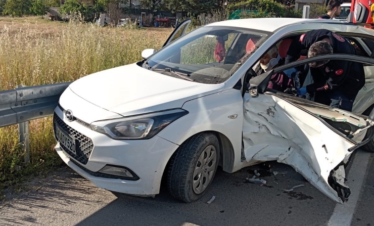 Malatya’da Işık İhlali Nedeniyle Meydana Gelen Kazada 3 Kişi Yaralandı