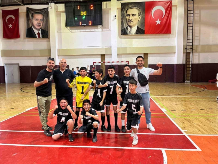 Siverekli Minikler Futsal Turnuvasında İl Birincisi Oldu