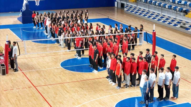 Malatya’da Voleybolda Kupalar Sahibini Buldu