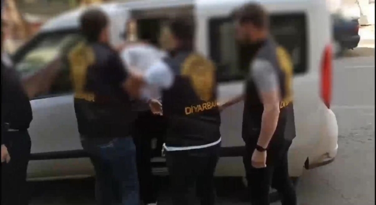 Polisi "beybi", Müşterileri "koli" Şifresiyle Belirleyen Fuhuş Şebekesine "pandora Operasyonu"nda 6 Tutuklama