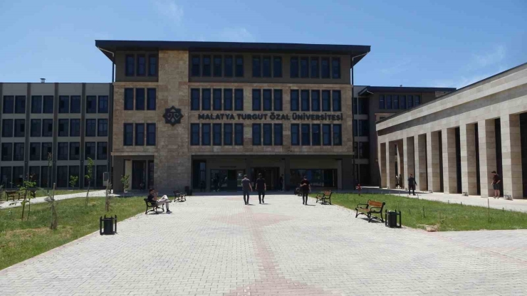 "yapay Zeka Bir Çok Sektörde Devrim Niteliğinde Değişimlere Yol Açtı"