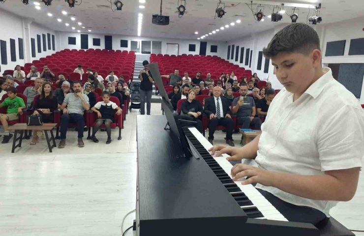 Adıyaman’da Genç Piyanistler Hünerlerini Sergiledi