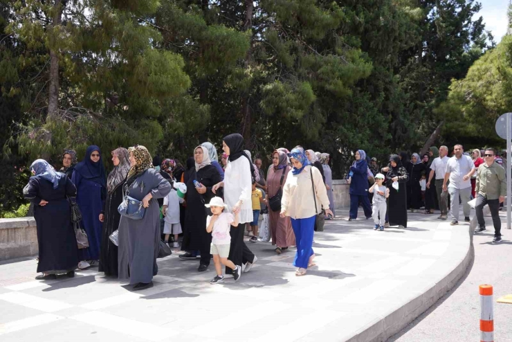 Şehitkamilli Kadınlardan Şanlıurfa’ya Tarihi Gezi
