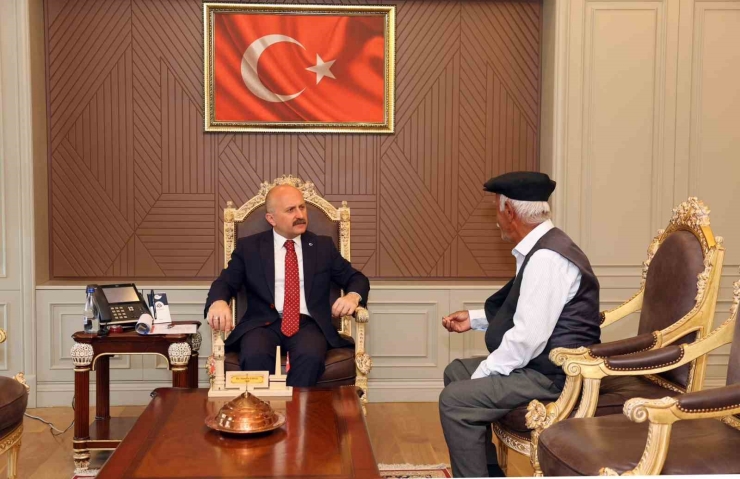 Vali Varol Vatandaşların Taleplerini Dinleniyor