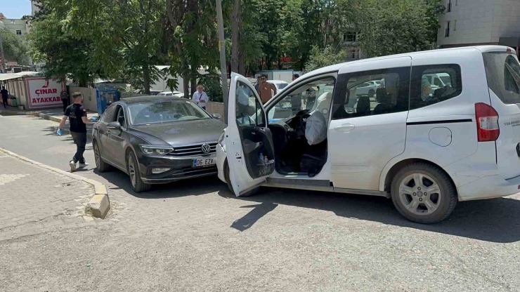 Ters Yöne Giren Araç Kazaya Neden Oldu: 1 Yaralı