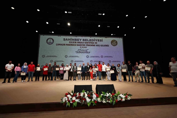 Evlilik Okulu’nda Eğitim Gören Bin 120 Çift Daha Sertifikasını Aldı